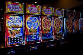 Tampilan Live Casino dengan dealer asli di platform omega89 dengan kemudahan akses mobile